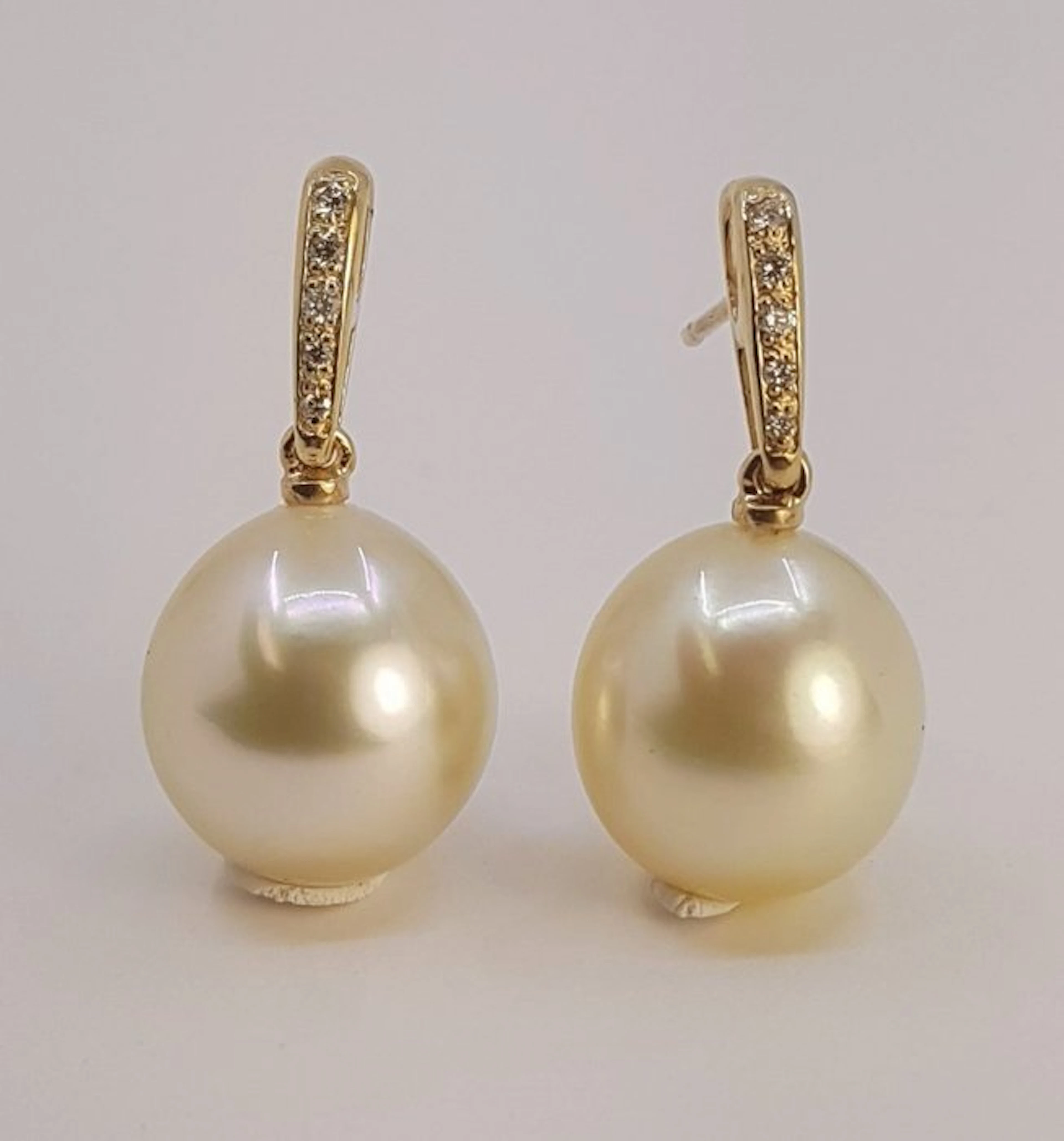 Earrings - 14 kt. 11x12mm Golden South Sea Pearls, Yellow gold - 0.08ct. tw.