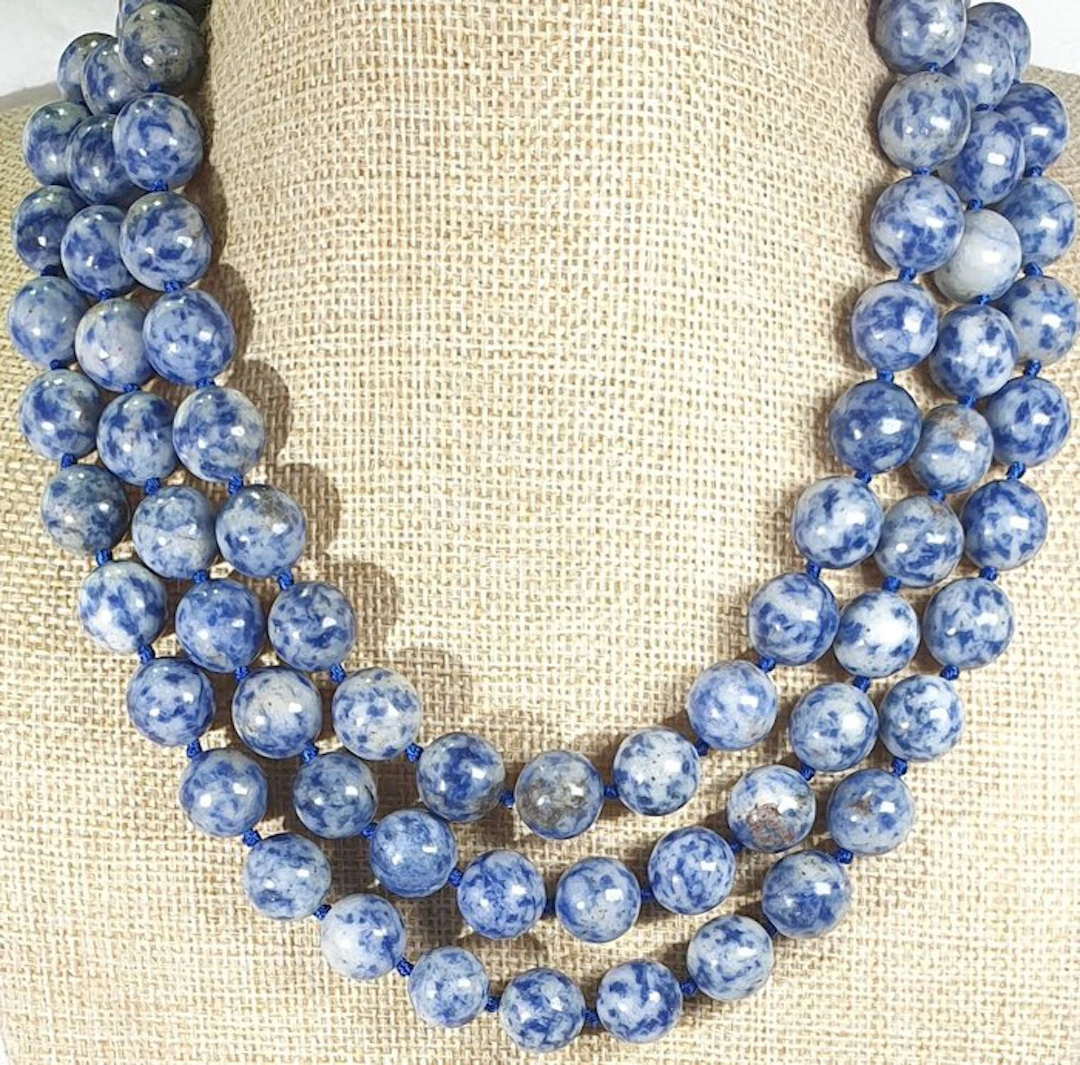 Natural sodalite from Canada - Balances emotions and...