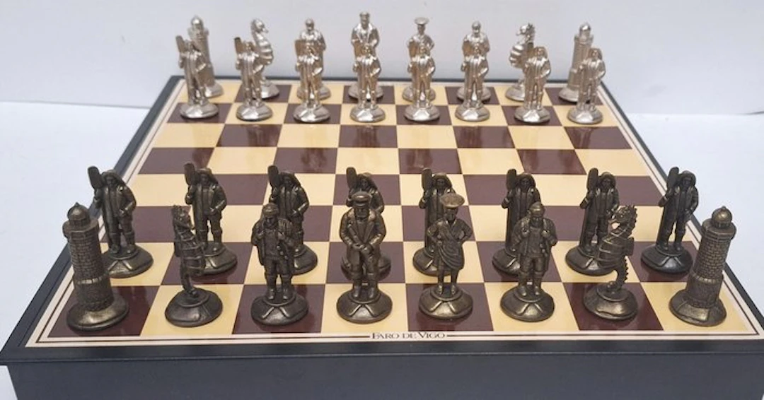 Chess set - Español Marineros Faro De Vigo - Metal