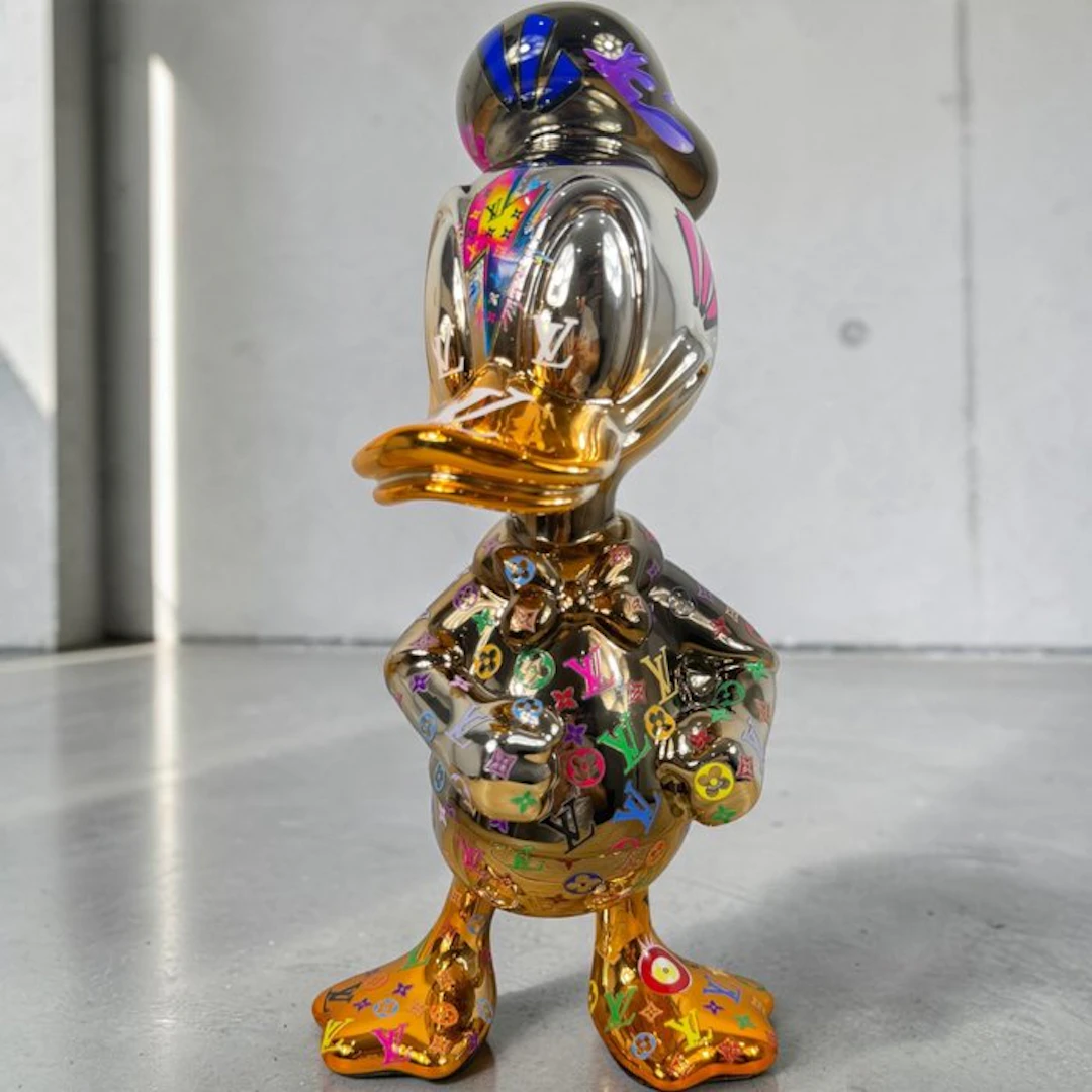 The Nineties - « LV Donald is all dressed up »