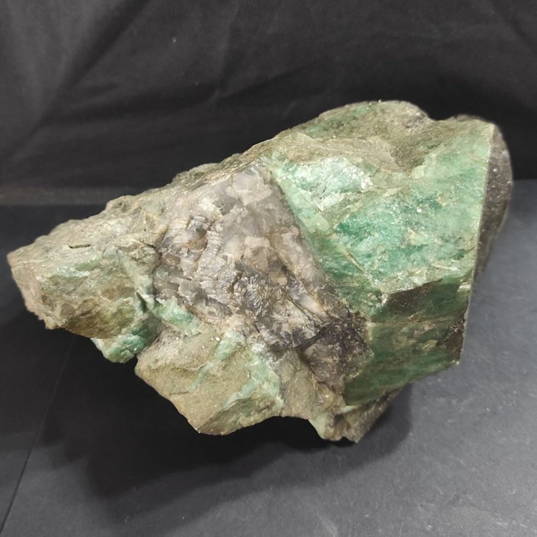 Emerald Crystals on matrix - Height: 18 cm - Width: 13 cm- 3300 g - (1)