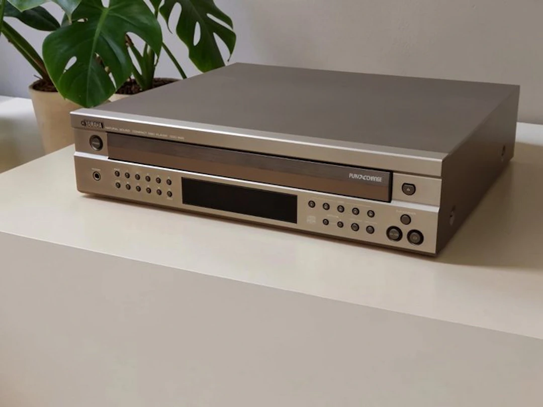 Yamaha - CDC-685 - 5-Disc Carousel CD Changer with PlayXChange CD player