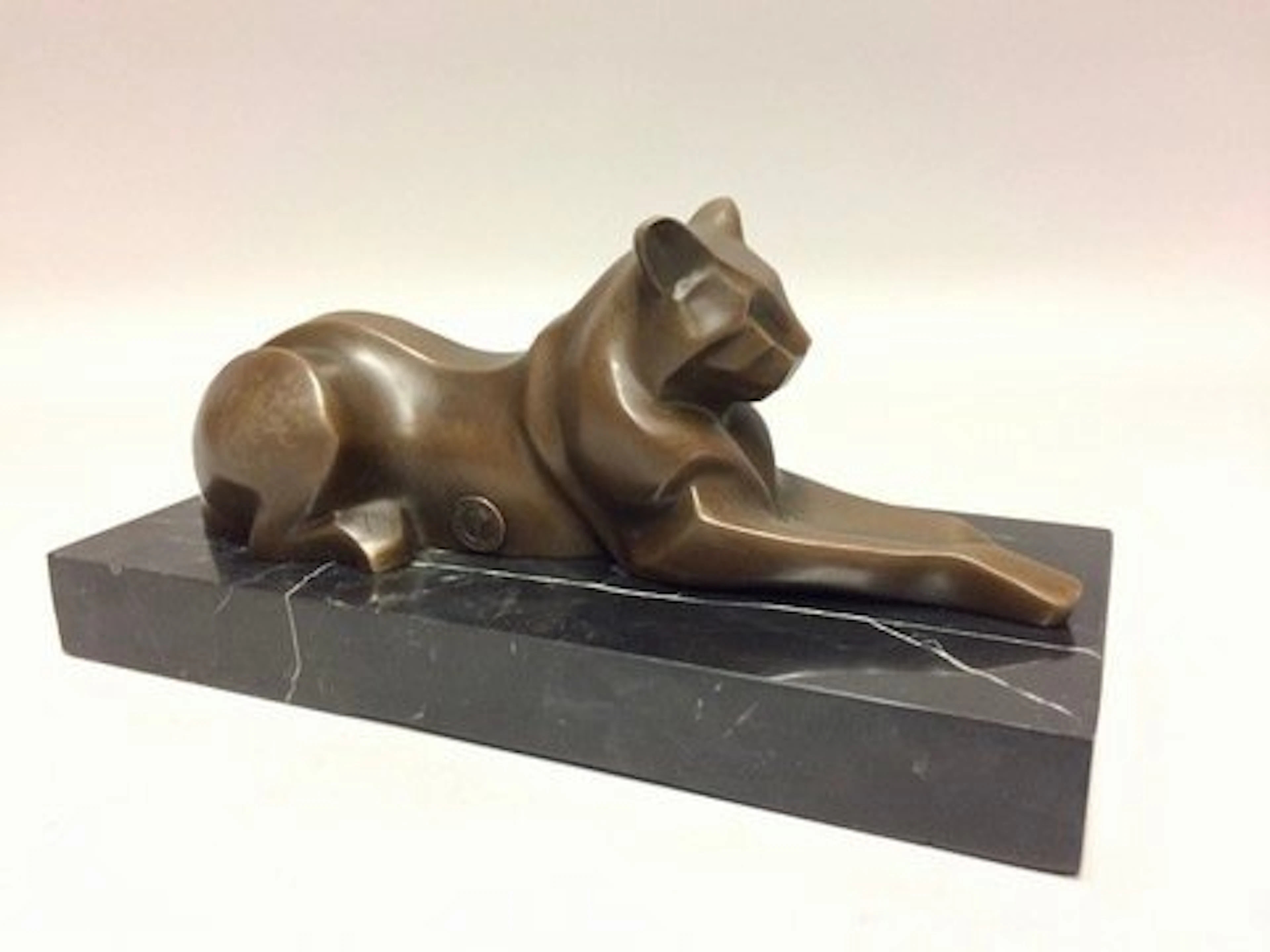 Sculpture, Reclyning Cat - 14 cm - Bronze