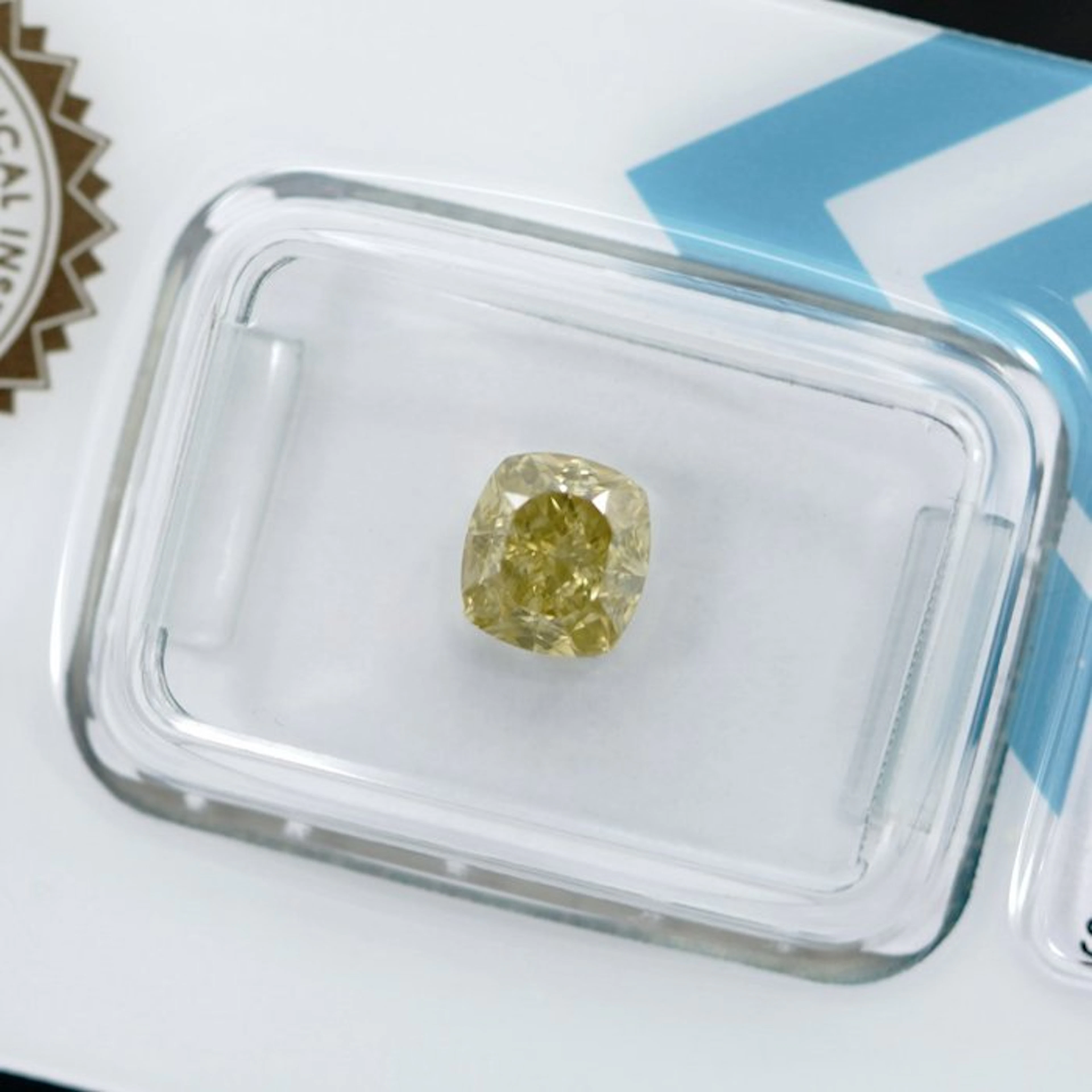 1 pcs Diamond (Natural coloured) - 1.40 ct - Cushion...