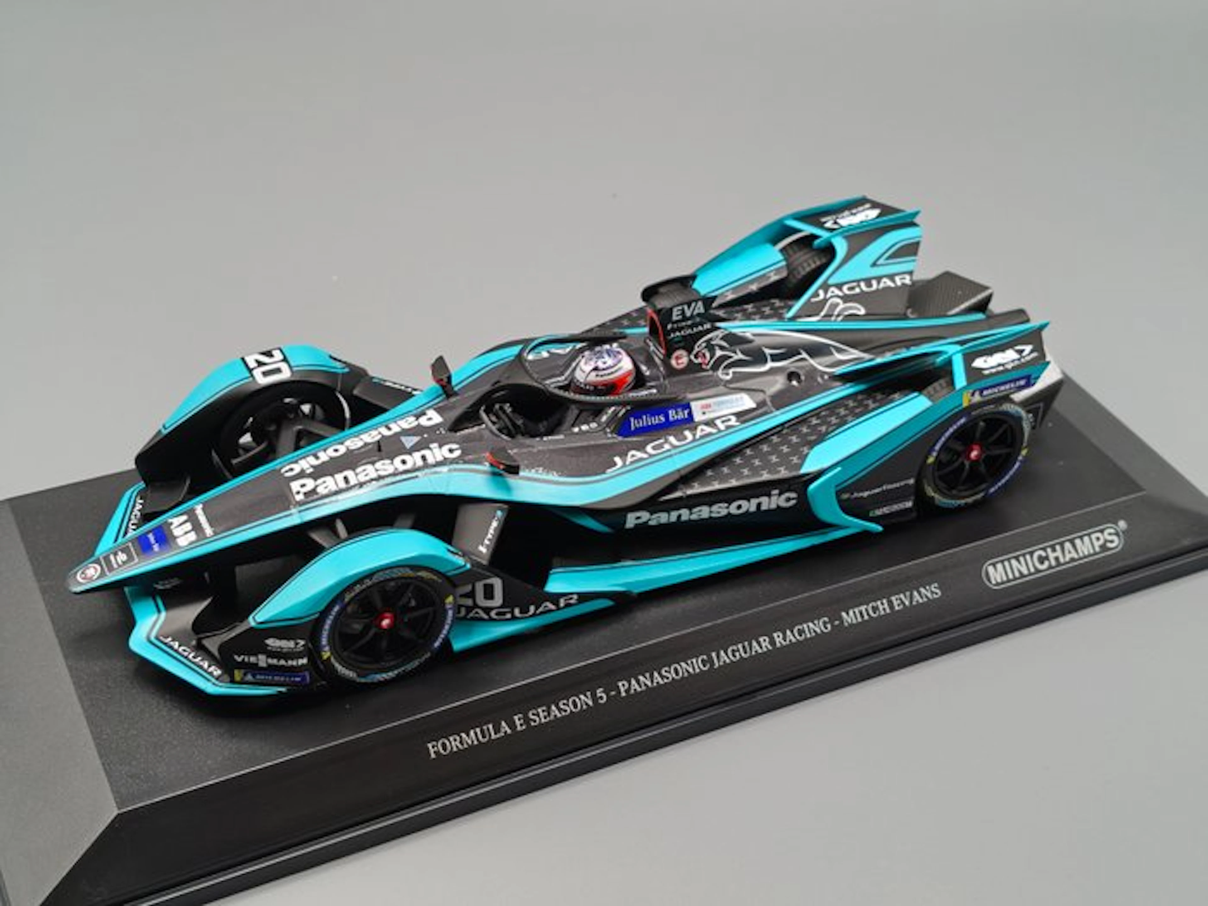 MiniChamps 1:18 - Model race car - Panasonic Jaguar...