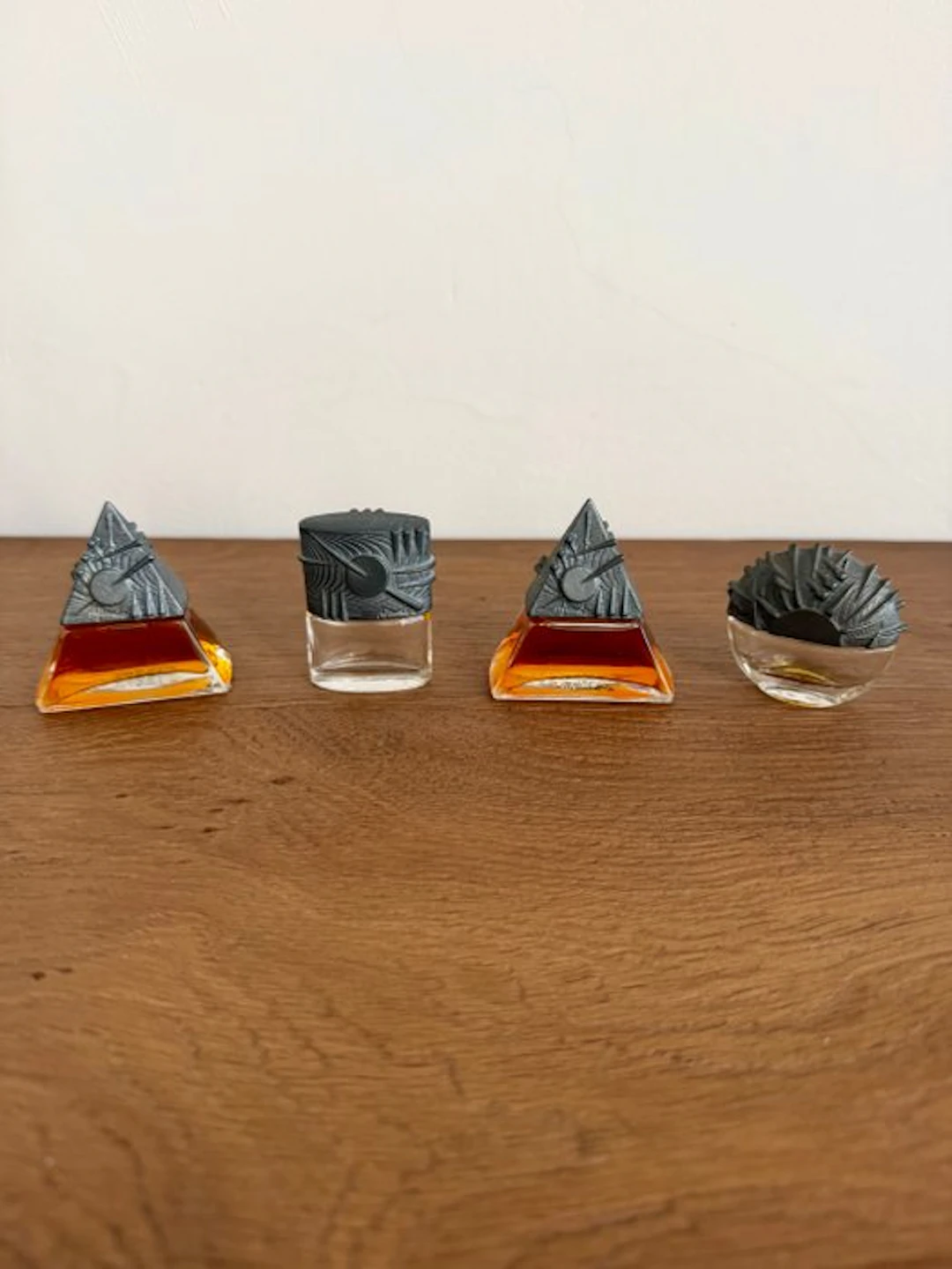 Arnaldo Pomodoro (1926-2025) - Sculpture, Profumi - 5 cm - Glass, Bronze