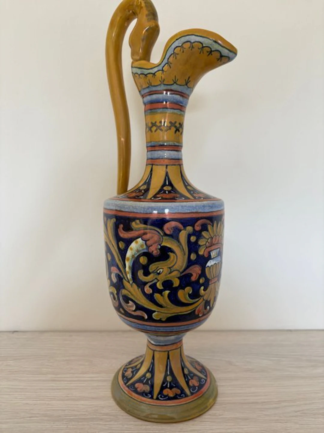Rubboli Gualdo Tadino – Grande brocca in maiolica policroma – Italia