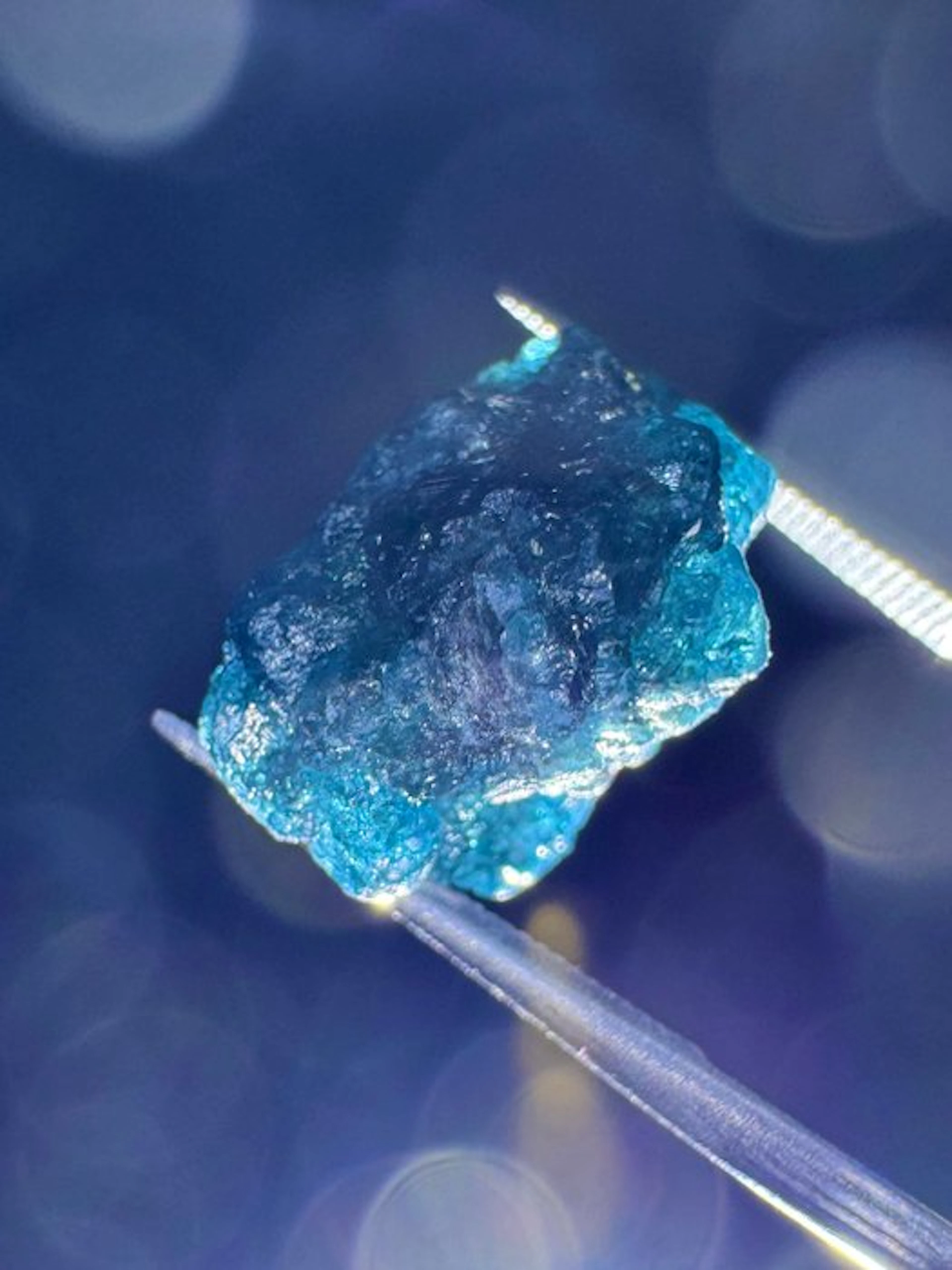 Shimmering natural blue rough diamond - 7.41 carats Rough- 1.48 g