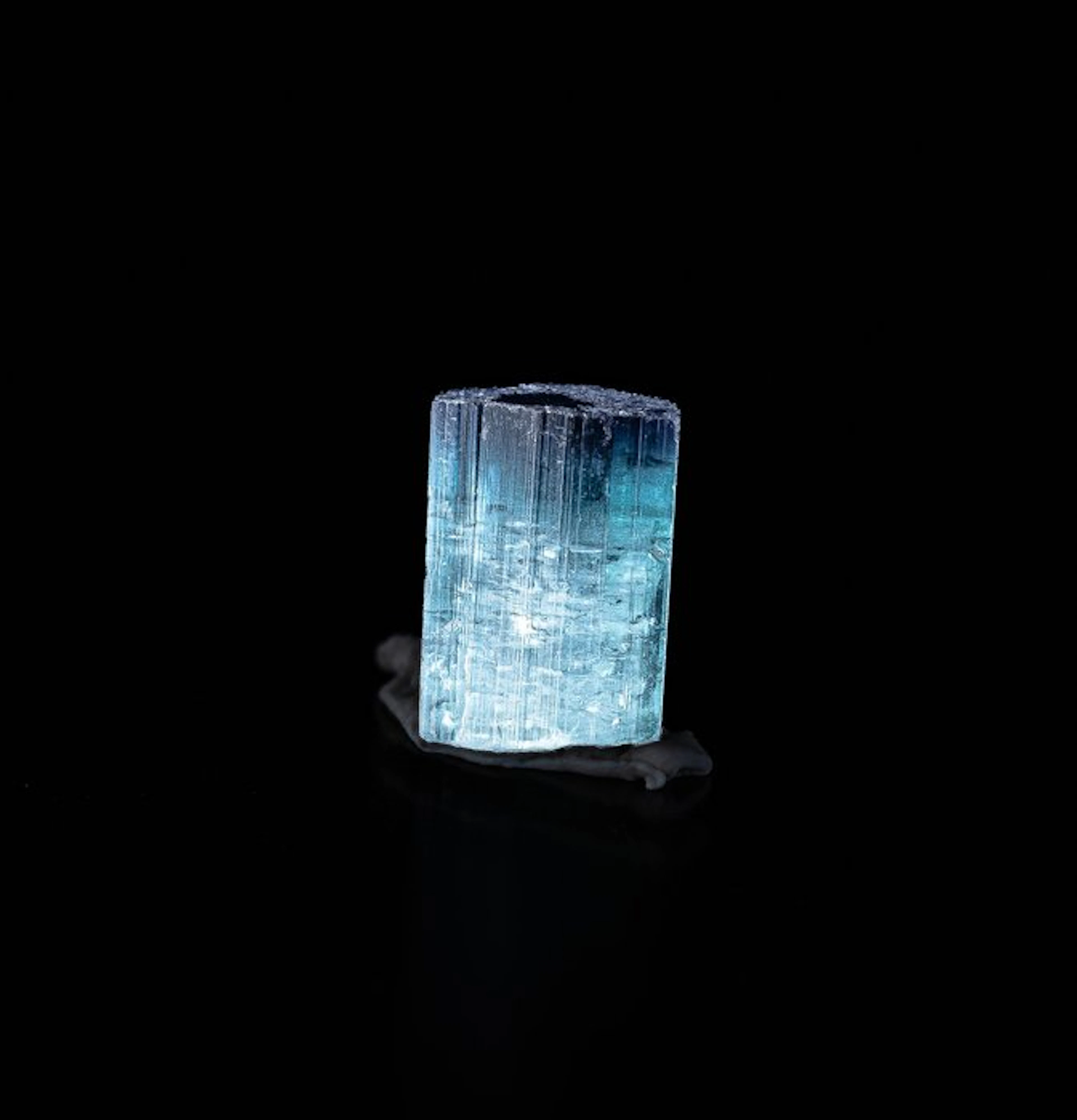 EXCEPTIONAL NEON ELBAITE TOURMALINE CRYSTAL EXTREMELY...