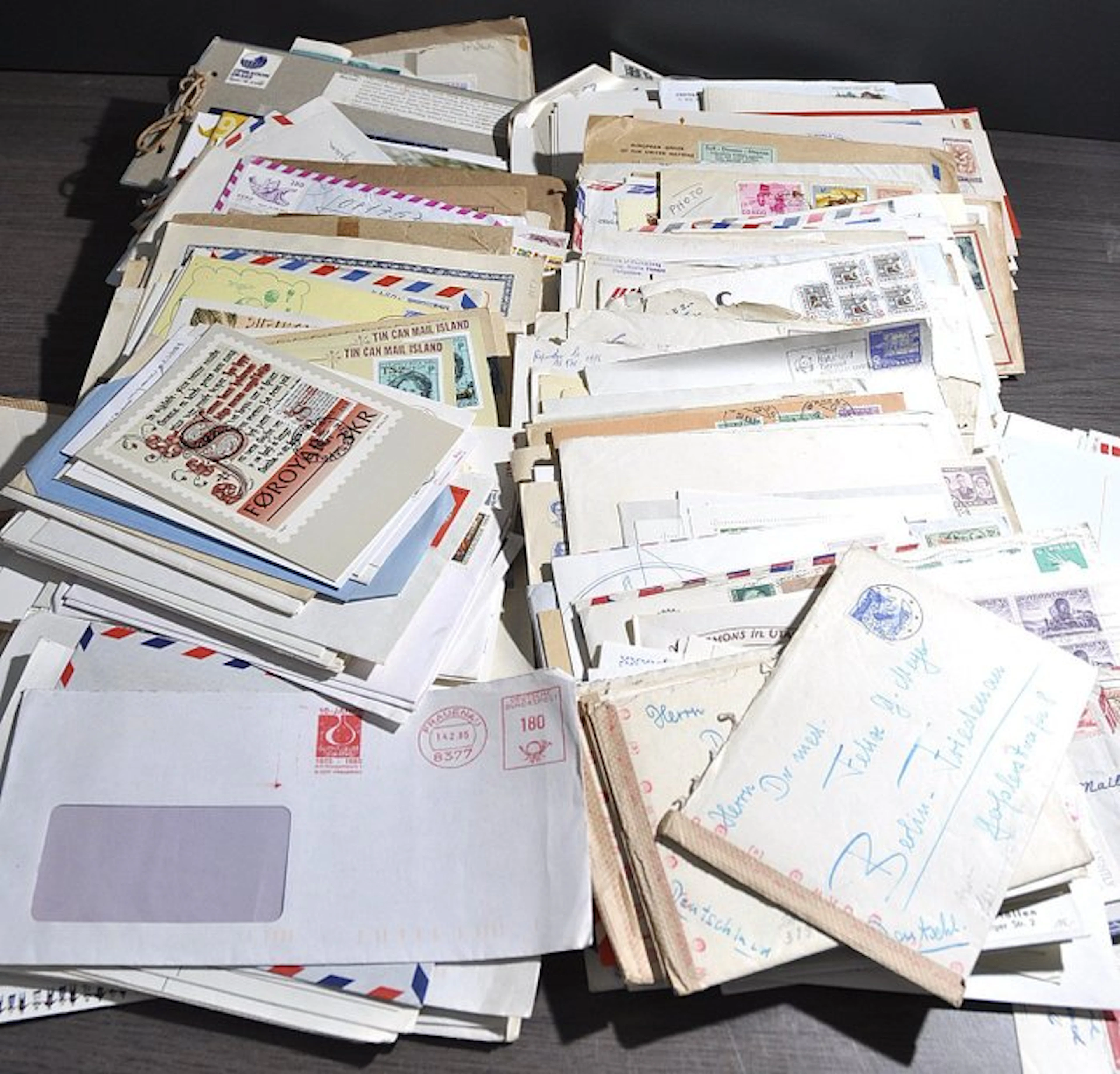 World - A lot with hundreds of FDCs