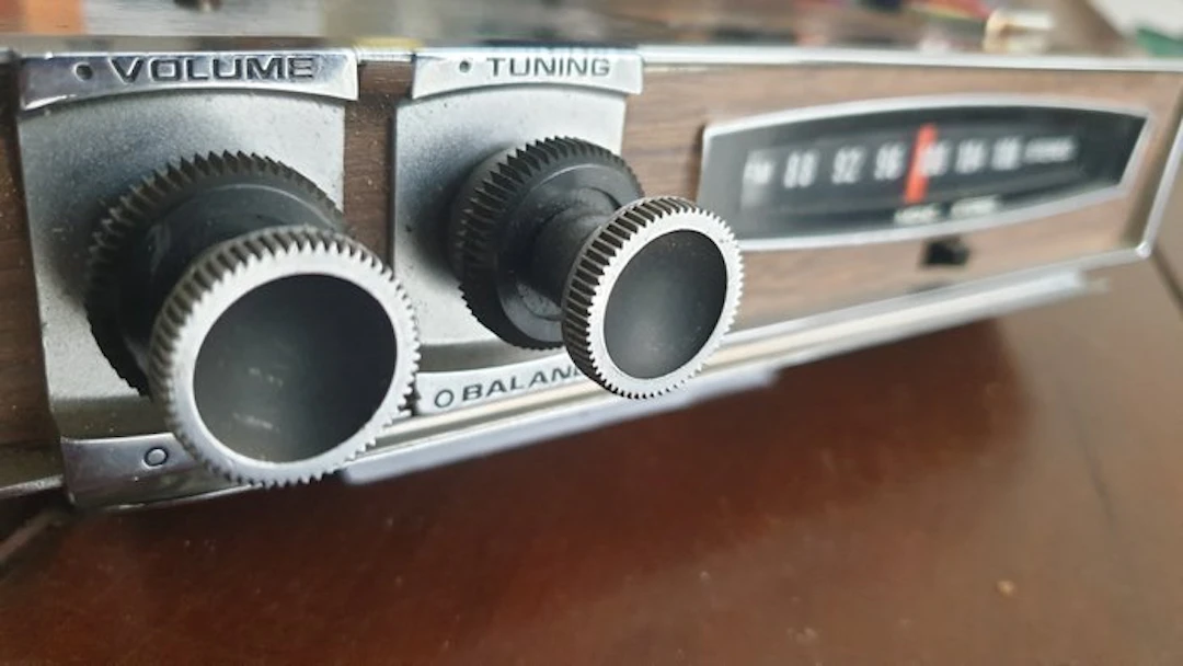 Autoradio komt uit Bentley Japan - Fm stereo Radio