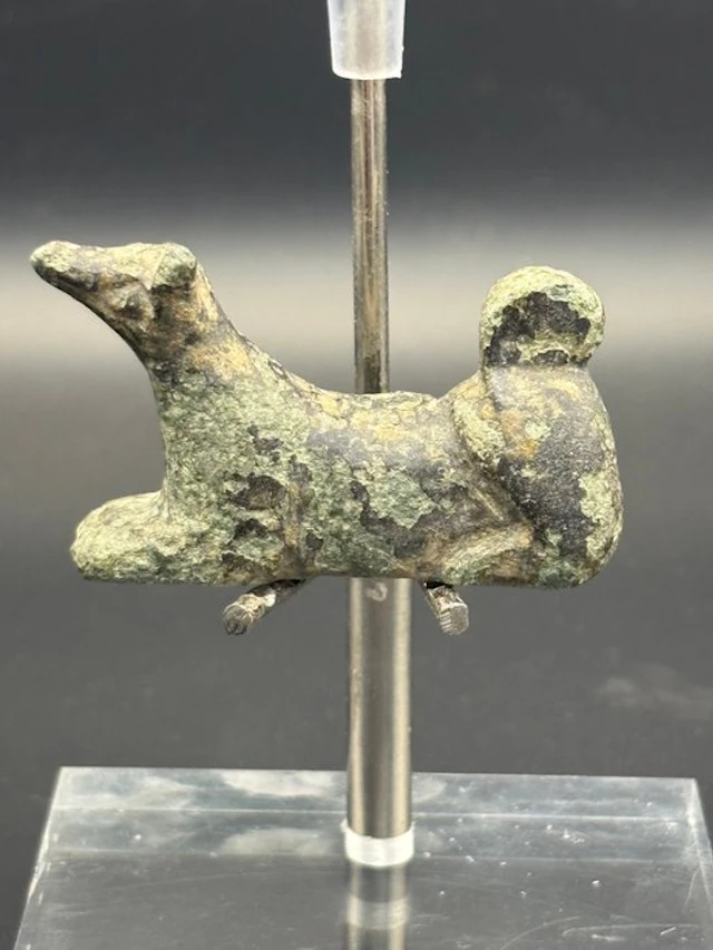Ancient Roman, Empire Bronze Seated dog figure - 27 cm