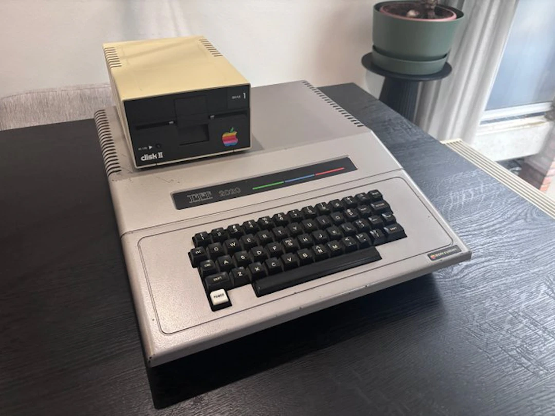 Apple ITT 2020 – Rare Apple-licensed European Apple II...