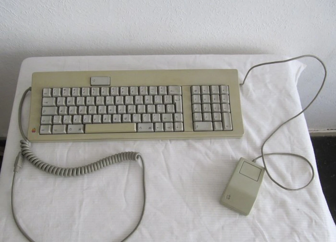 Apple - Keyboard M0118 met Muis G5431 - - Keyboard...
