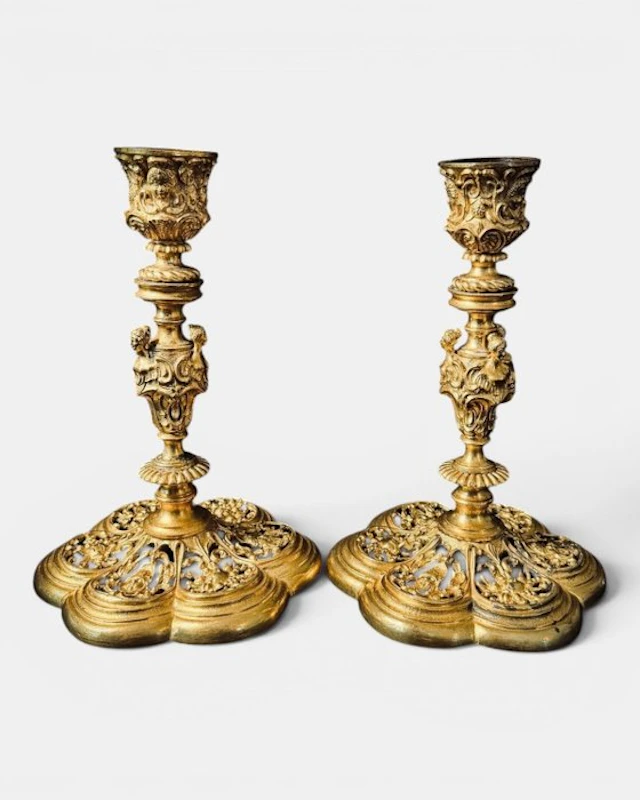 Nach Vorbilds Pierre Gouthière - Candlestick (2) - Bronze...