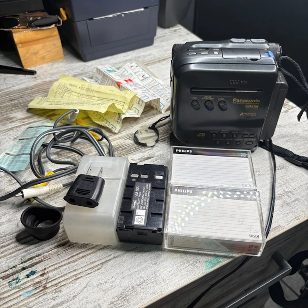 Panasonic NV-S100 With Accessories, 2 Batteries Movie camera