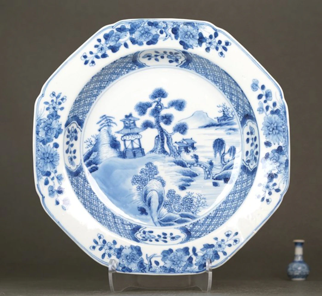 Yongzheng (1723-1735) - Large Octagonal Plate - Plate...