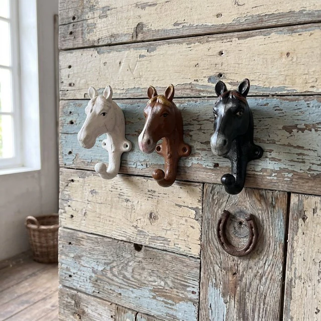 Decorative ornament (3) - Pair of 3 horse hooks