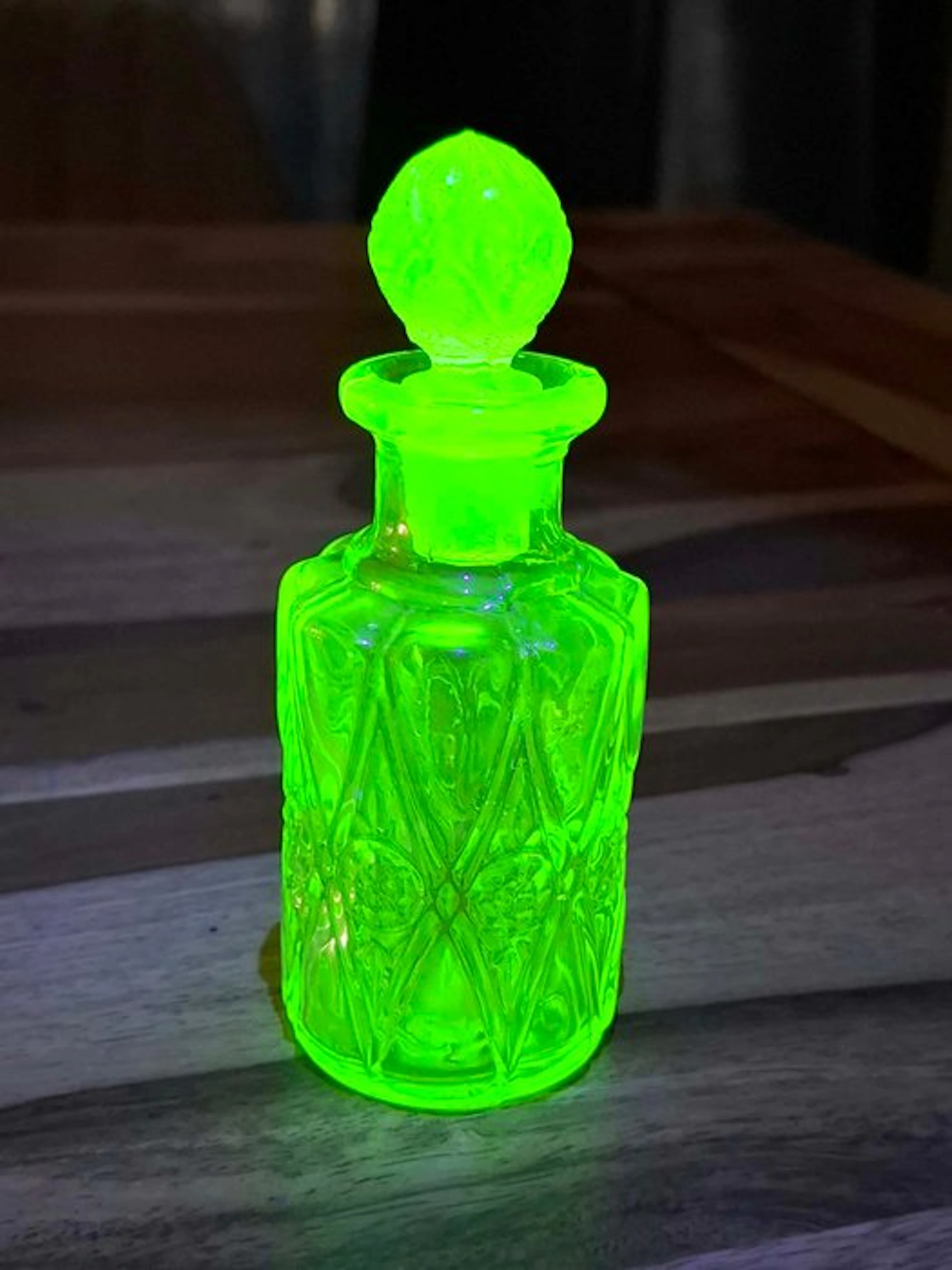 scailmont - Perfume flask - Ouraline uranium glass - Ouraline