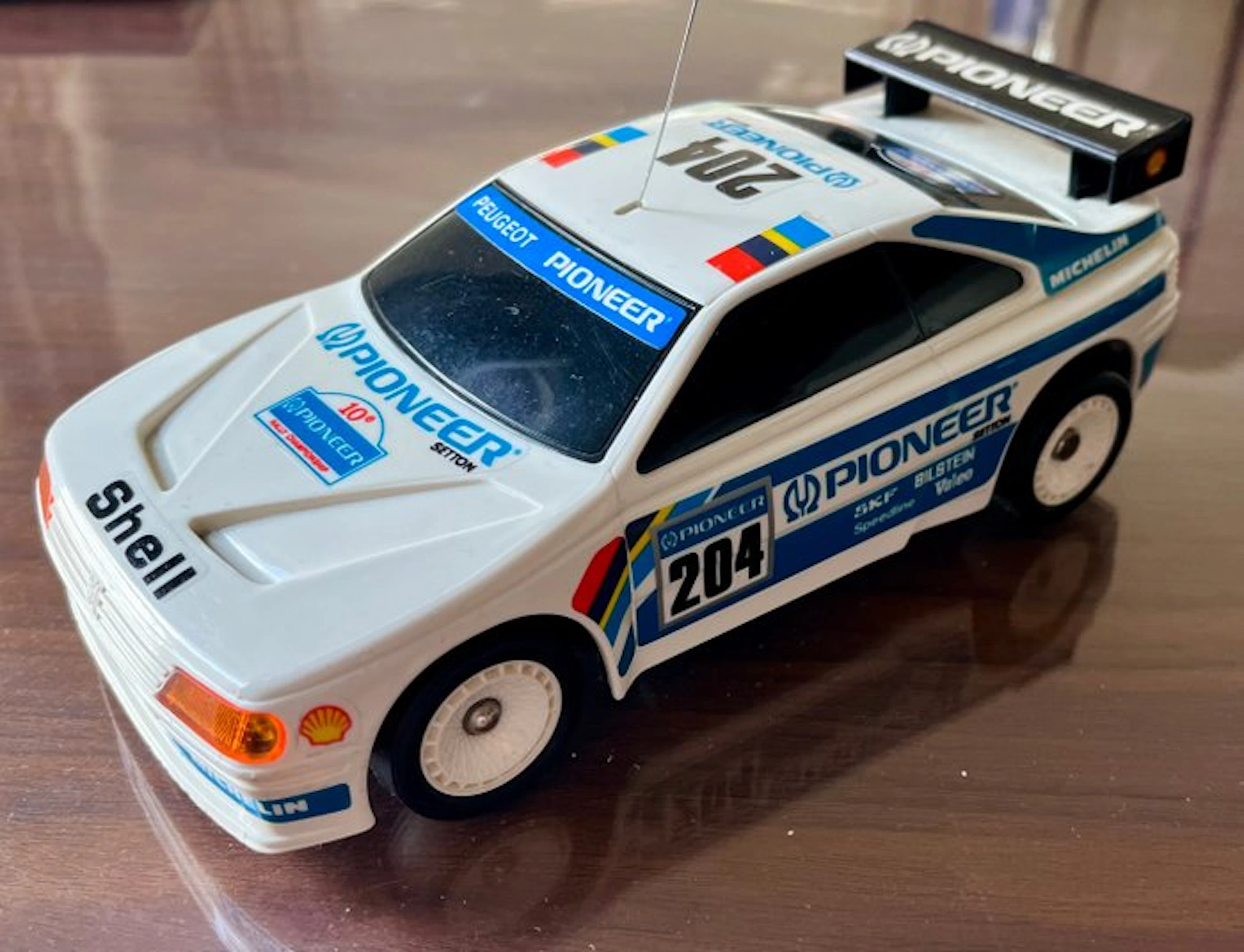 Nikko 1:18 - Model sports car - Peugeot 405 Turbo 16 télécommandée