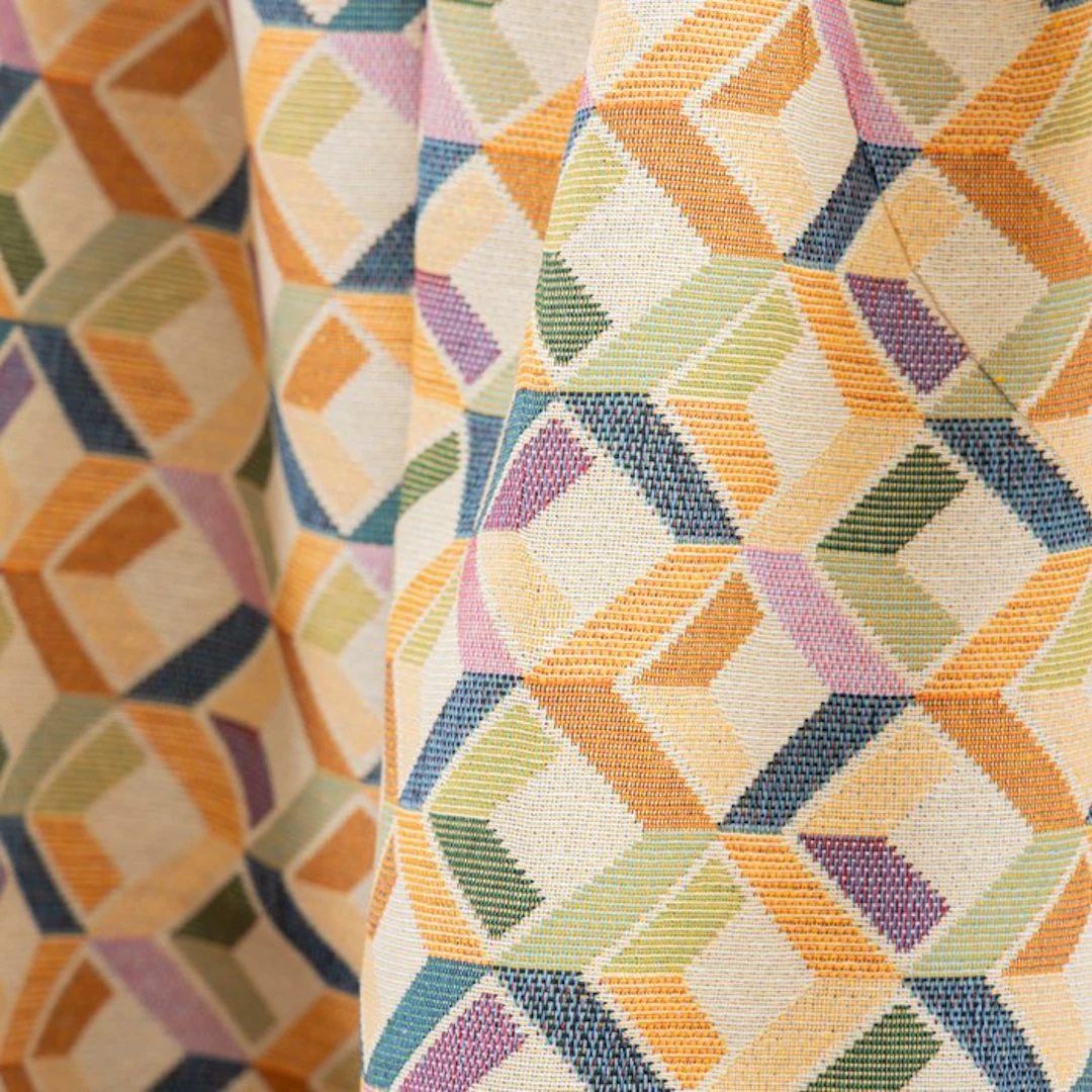 BA016 - Gobelin fabric with a geometric diamond motif...