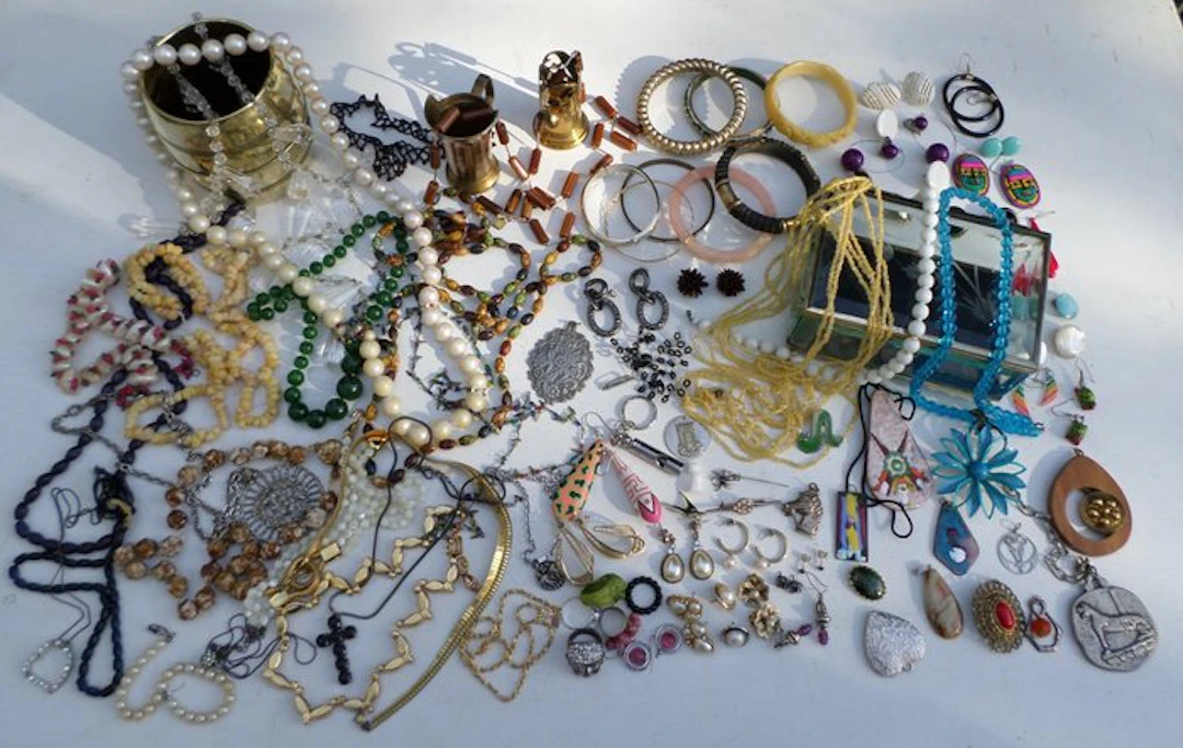 Themed collection - Jewelry from the Flower Power era (1960–1970).