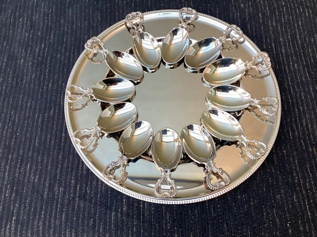Saucer (13) - Silverplated - With amuse spoons