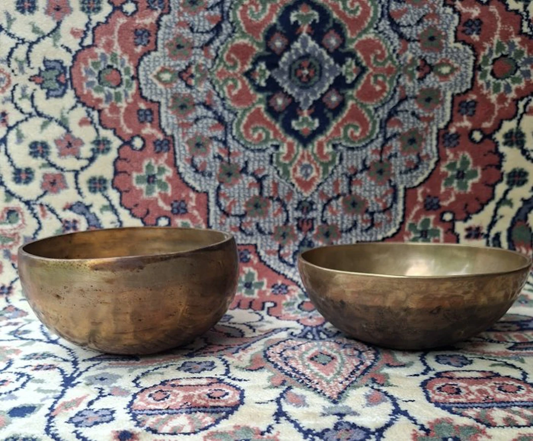 Singing bowl (4) - Patinated bronze - 1950-1960 - Set of 2 singing bowls