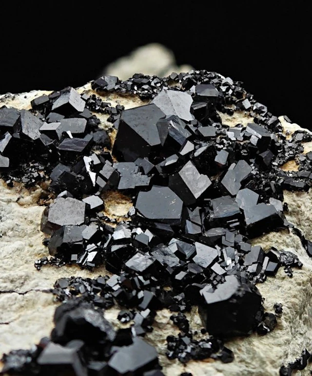 RAREST BLACK MELANITE