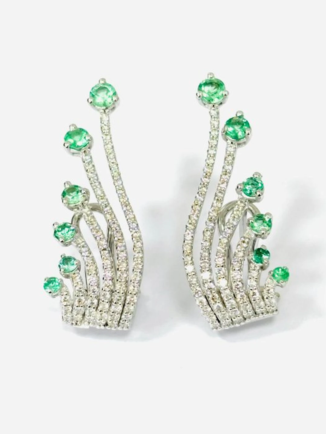 Earrings - 18 kt. White gold - 3.80ct. tw. Emerald - Diamond - Made in Italy