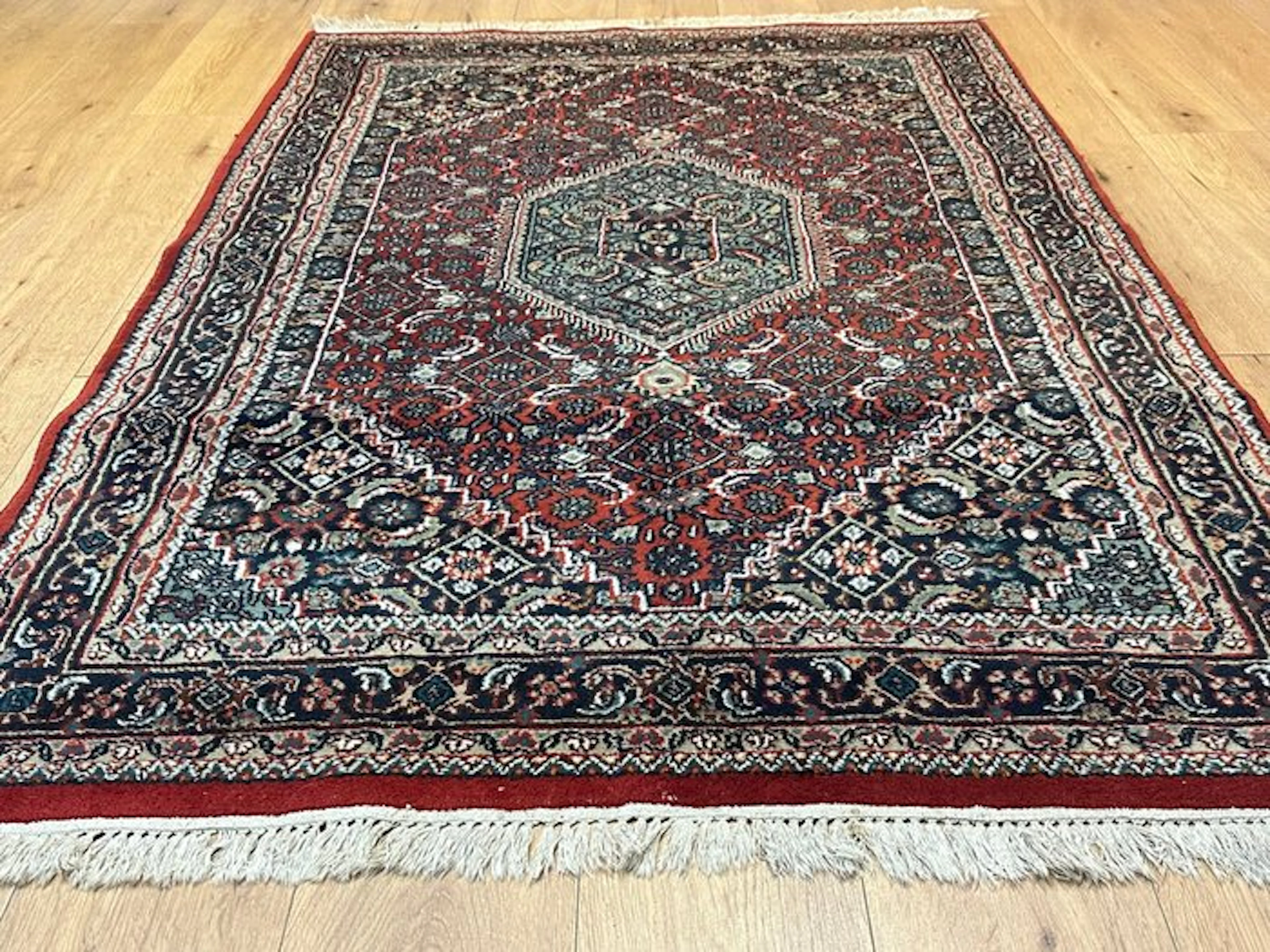 Hand-knotted Indo-Bidjar rug – Classic Herati pattern...