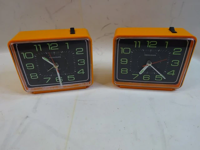 Table/desk clock (2) - Tokyo Clock Wekkers – Jaren 70...