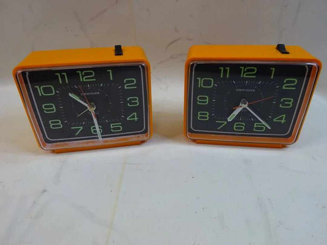 Table/desk clock (2) - Tokyo Clock Wekkers – Jaren 70...
