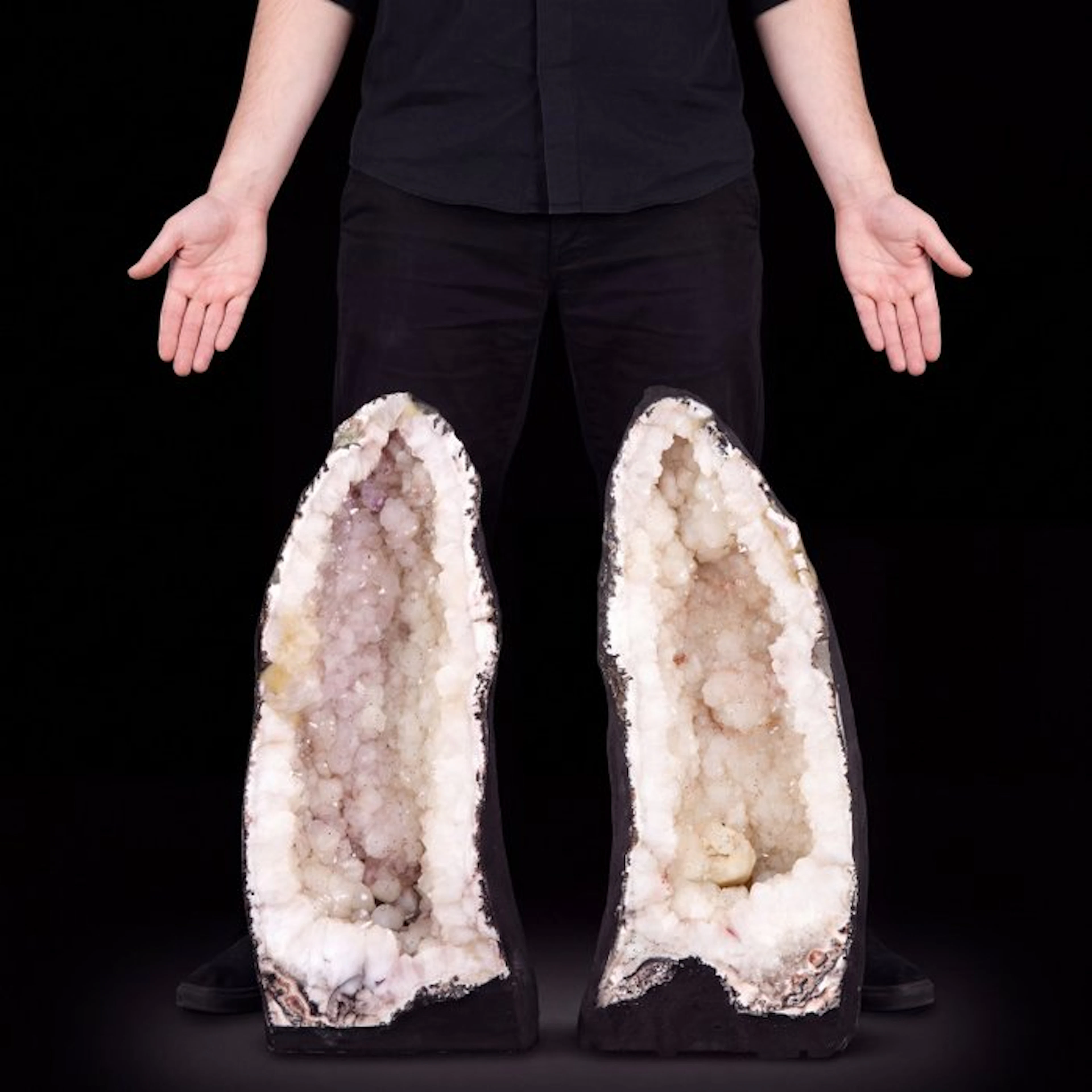 Milky quartz - Cathedral Geode - 47x19x18 cm- 46.4 kg