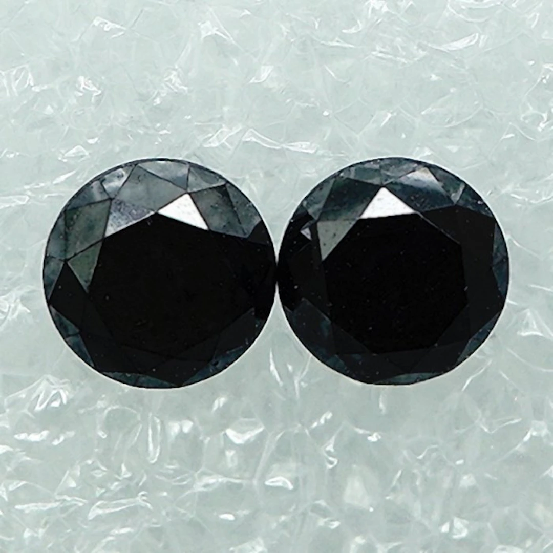 No reserve price - 2 pcs Diamond (Colour-treated) - 0.88...