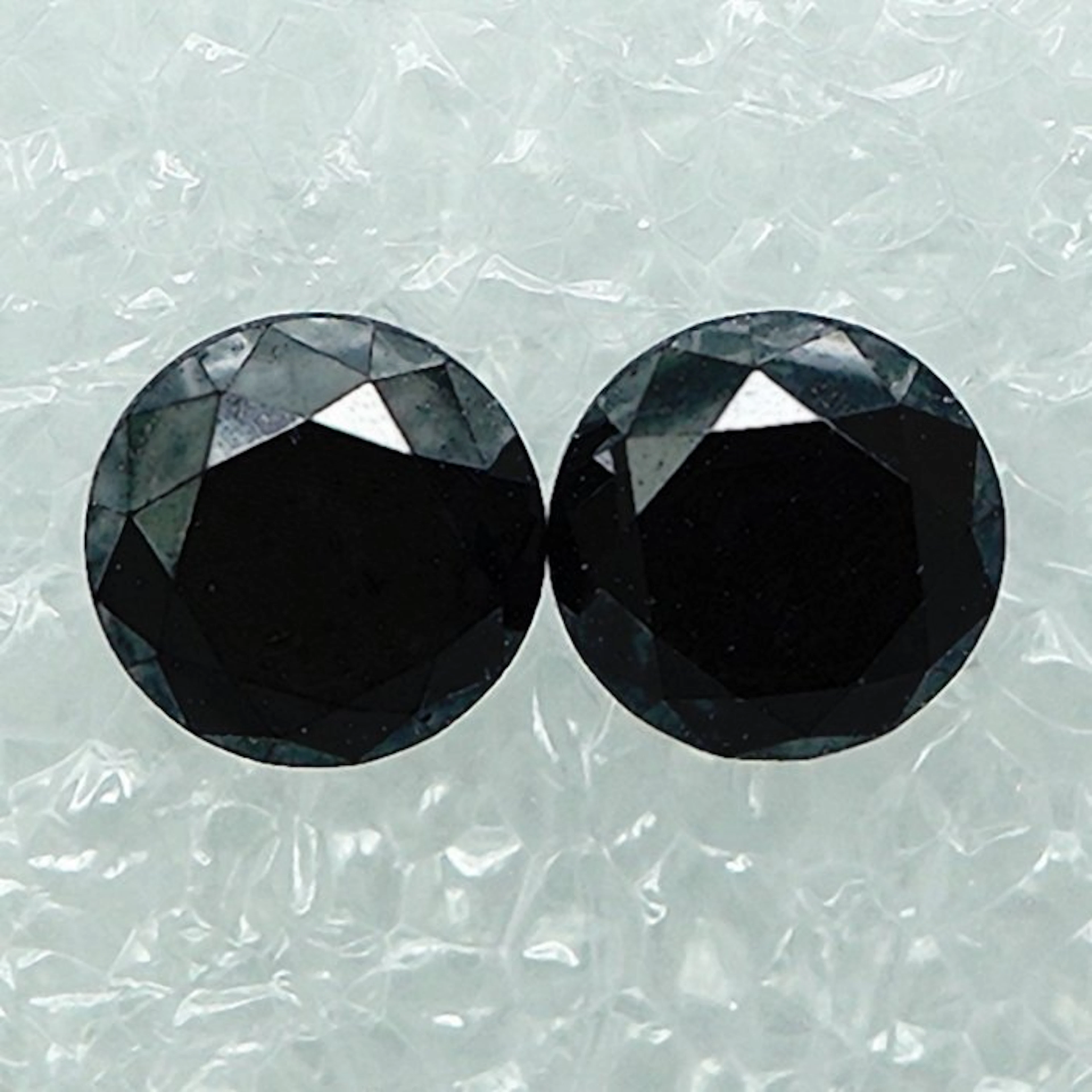 No reserve price - 2 pcs Diamond (Colour-treated) - 0.88...