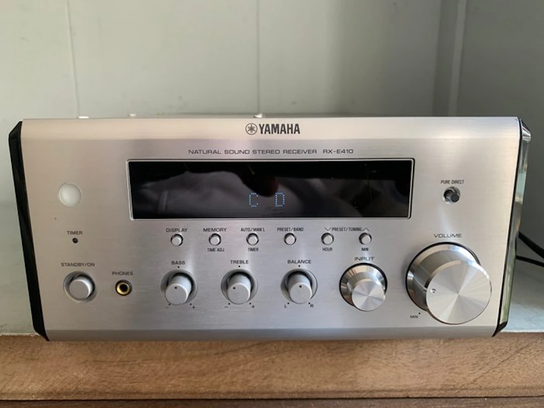 Yamaha - RX-E410 Solid state amplifier