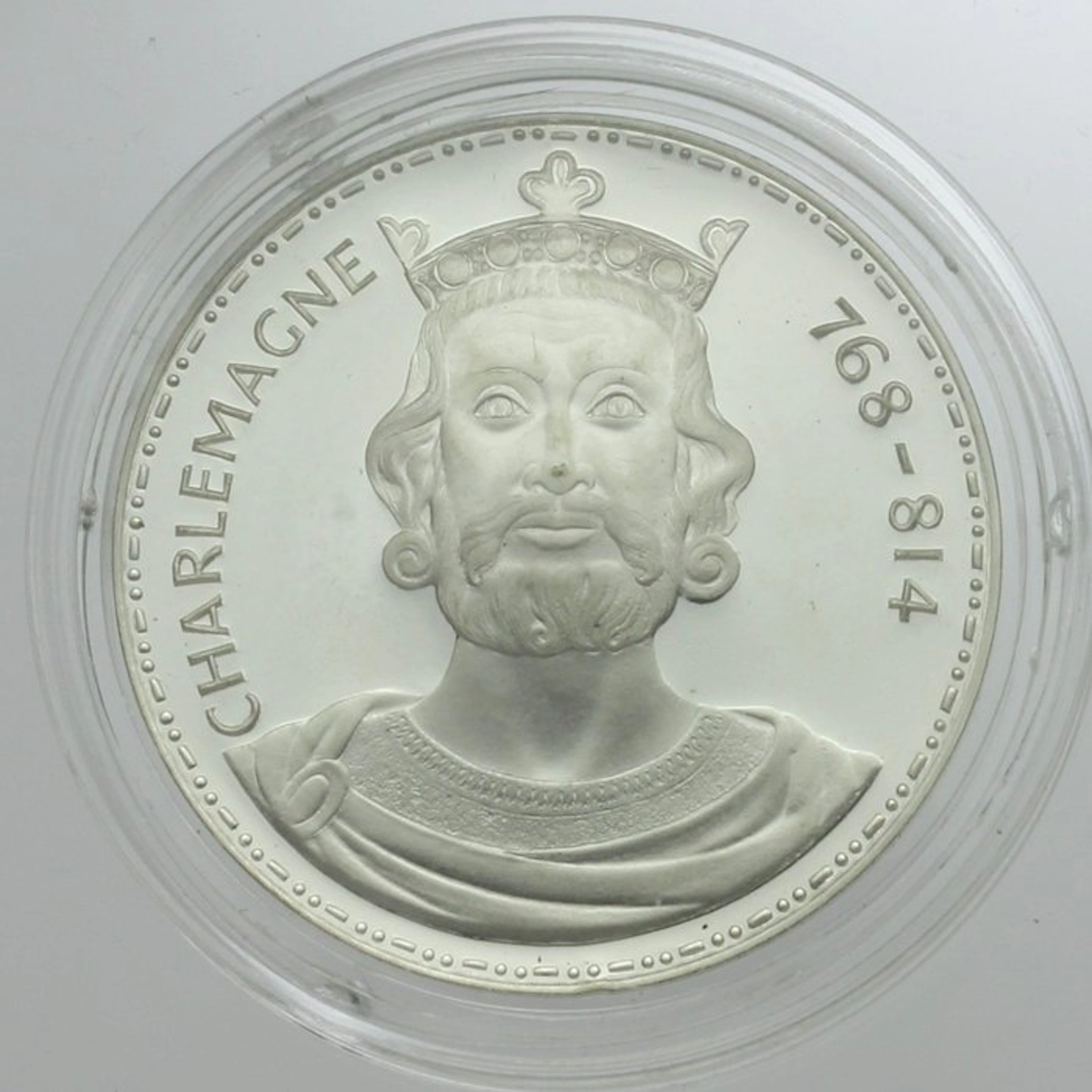 France. Silver medal Charlemagne 768-814 Argent Proof 1990 (No reserve price)