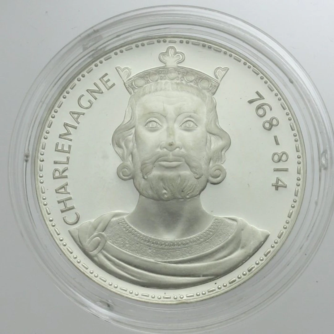 France. Silver medal Charlemagne 768-814 Argent Proof 1990 (No reserve price)