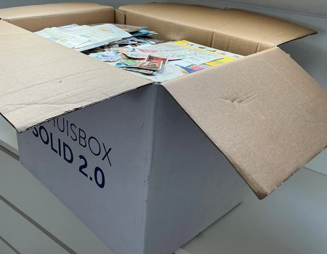 Europe - World: Over 10 kg of stamps on and off paper
