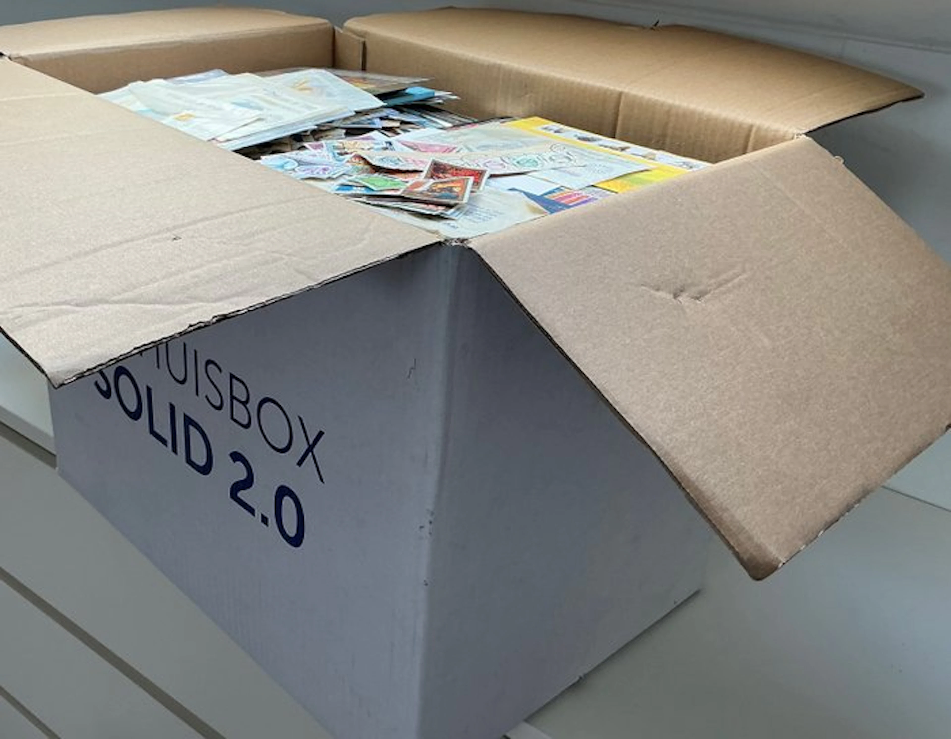 Europe - World: Over 10 kg of stamps on and off paper