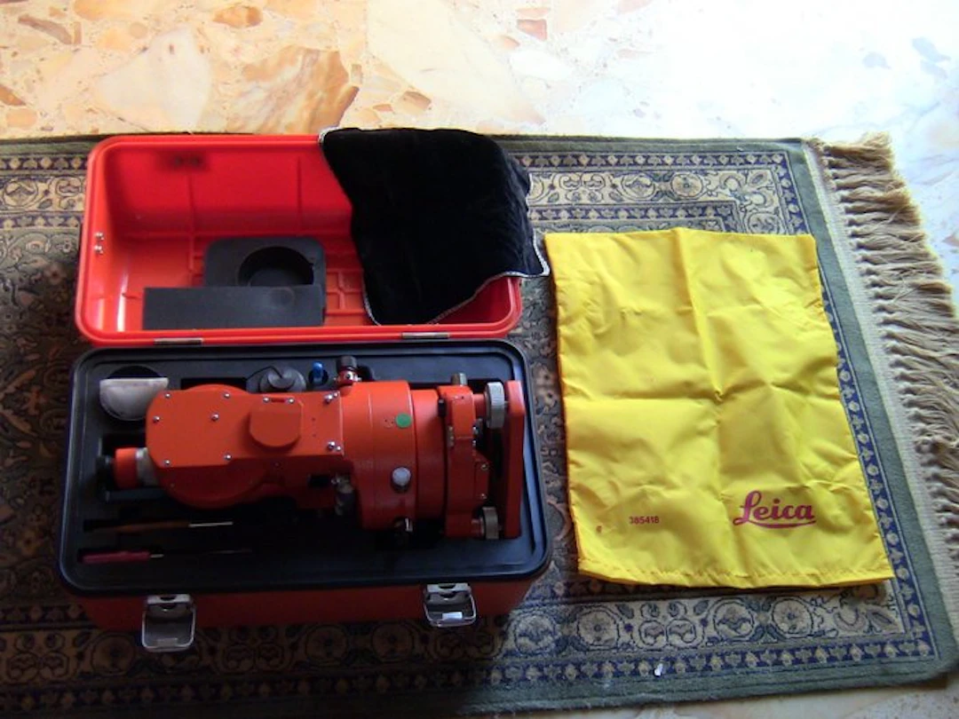Wild Leitz - Topographic theodolite - Metal, Aluminium - 1990-2000 - T06