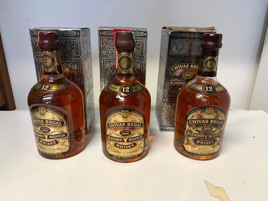 Chivas Regal 12 years old - b. 1980s, 1990s - 70cl, 75cl - 3 bottles