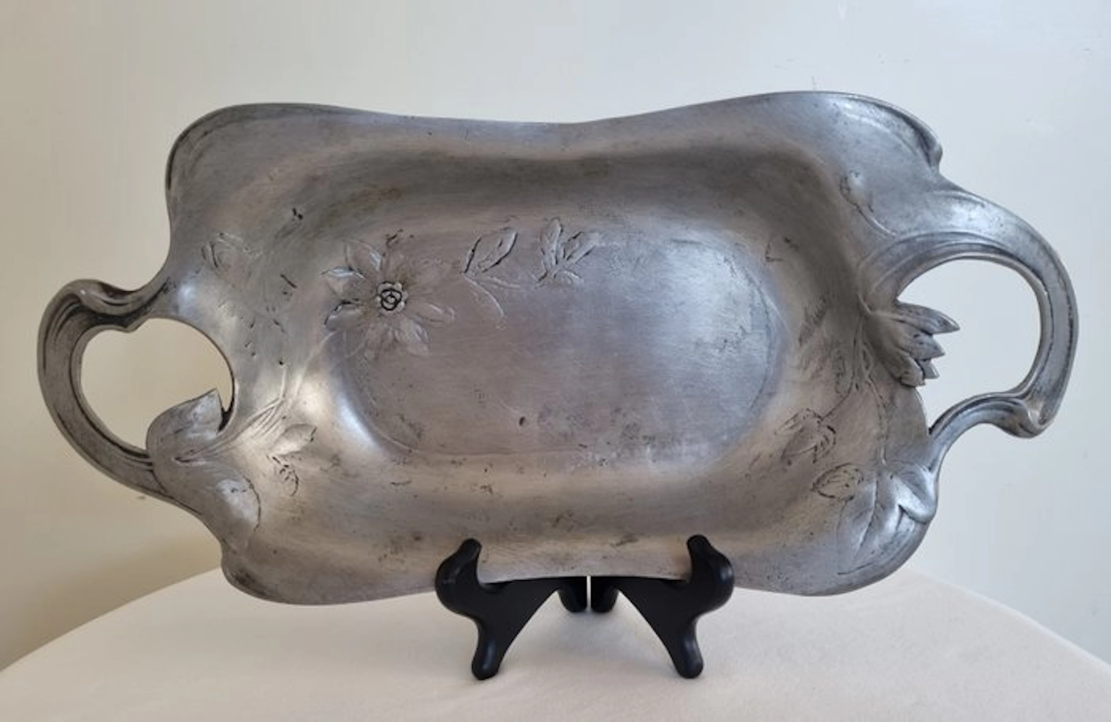 Platter - floral Art Nouveau serving bowl - Tin