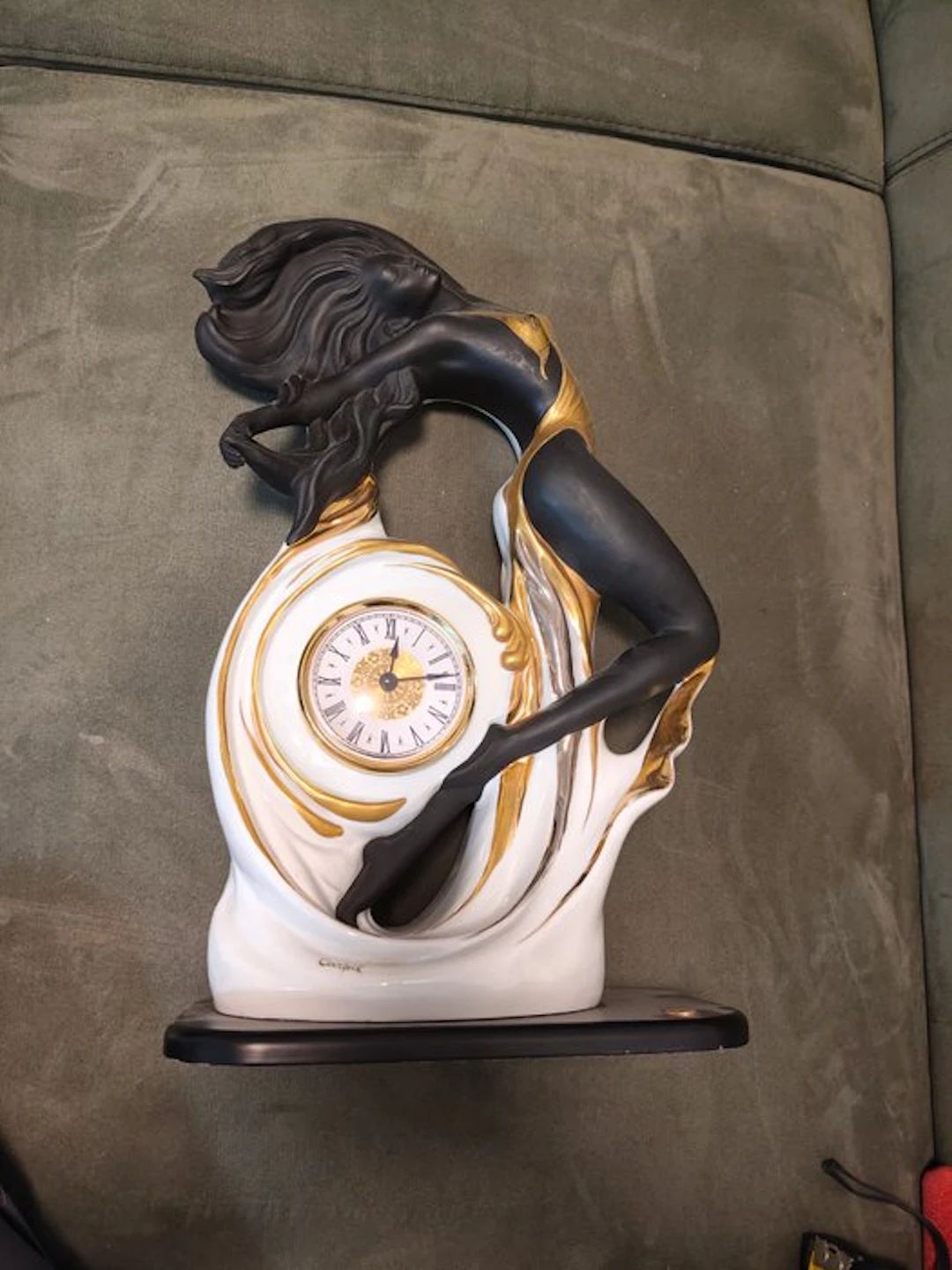 Carpiè - Figure - Donna danzante con orologio - Porcelain