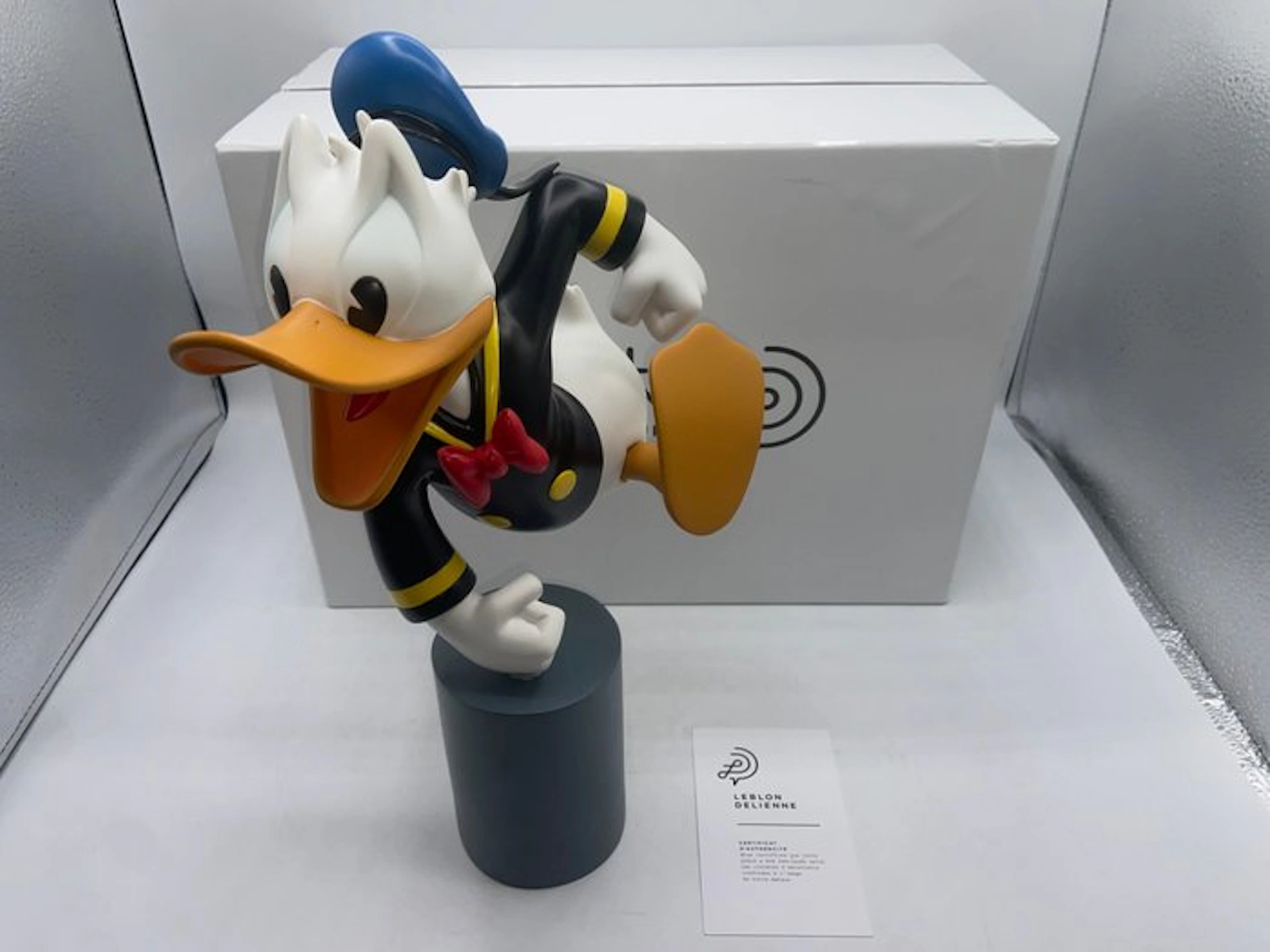 Leblon Delienne - Figurine - Donald Duck Acrobat - Resin