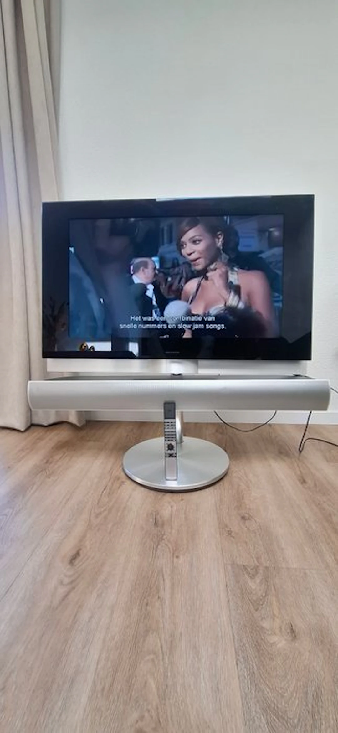 Bang & Olufsen - Television - 40" BeoVision
