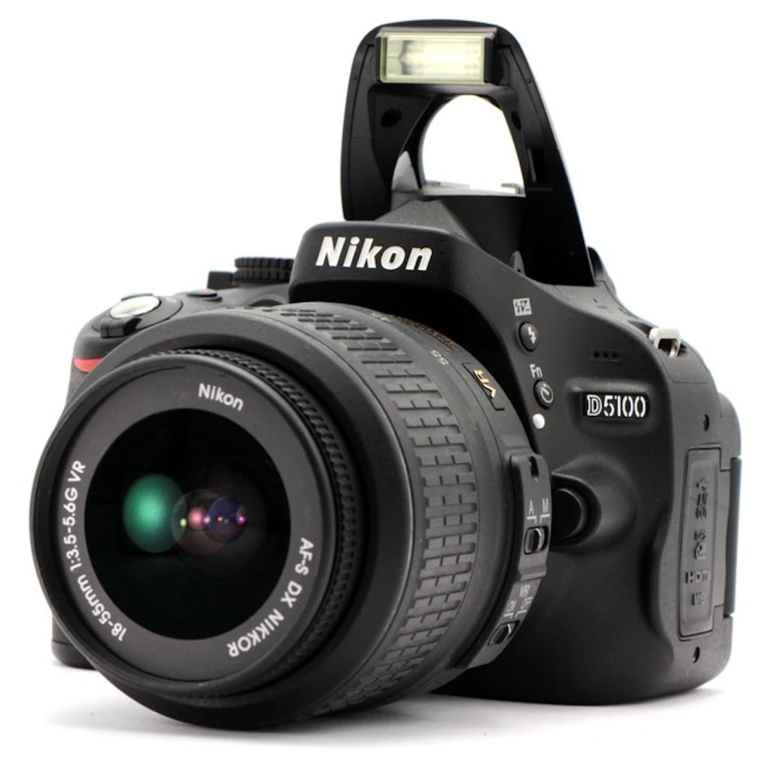 Nikon D5100 + AF-S 18-55mm f/3.5-5.6G VR met slechts...