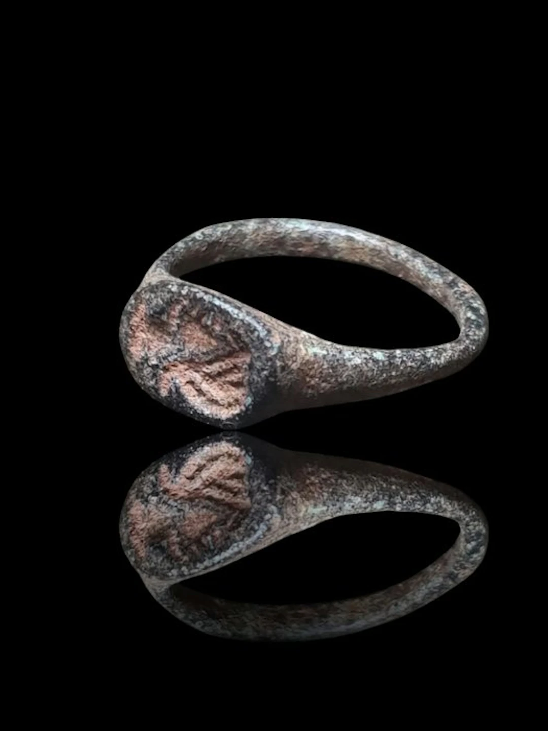 Ancient Greek Stunning Animal Seal Ring Ring - Bronze (No reserve price)