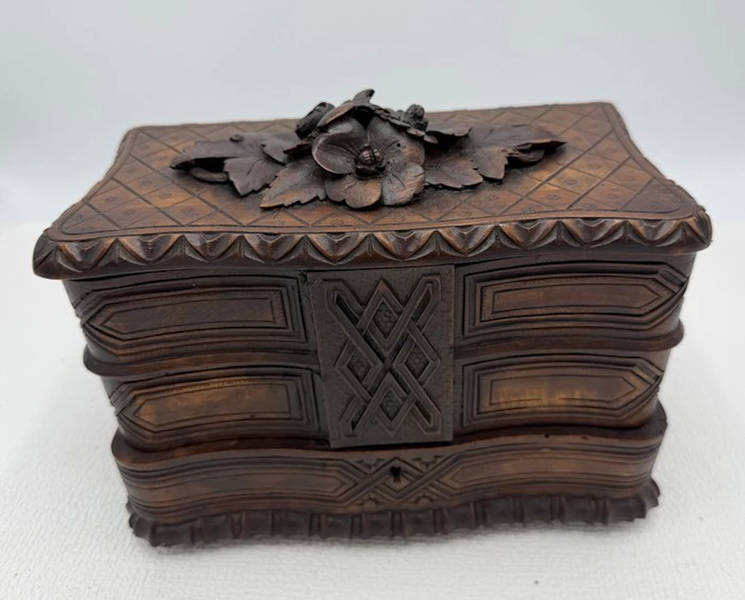 Box - Wood - jewelry cabinet